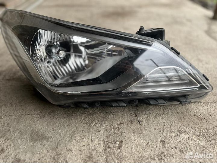Передняя фара на Hendai Solaris