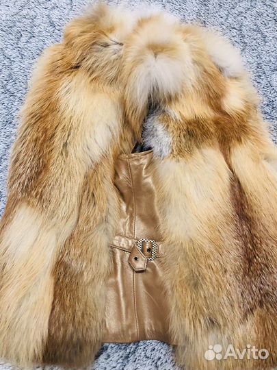 Меховой жилет из лисы