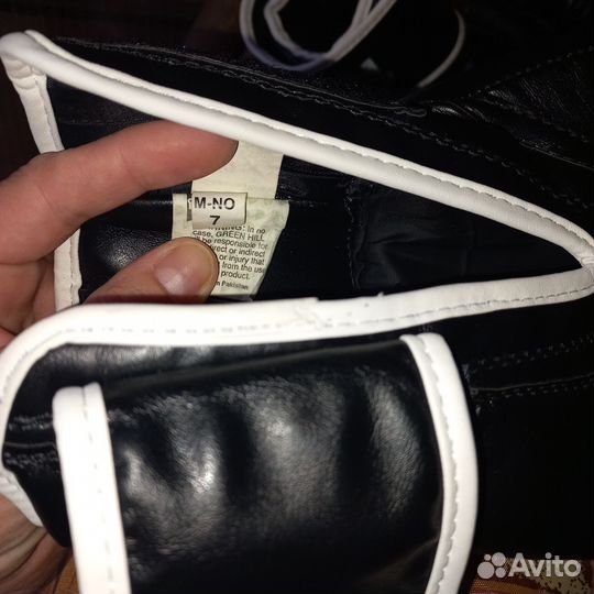 Шлем и перчатки для бокса