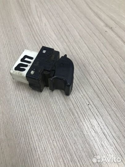 Кнопка стеклоподъемника передняя правая Lifan