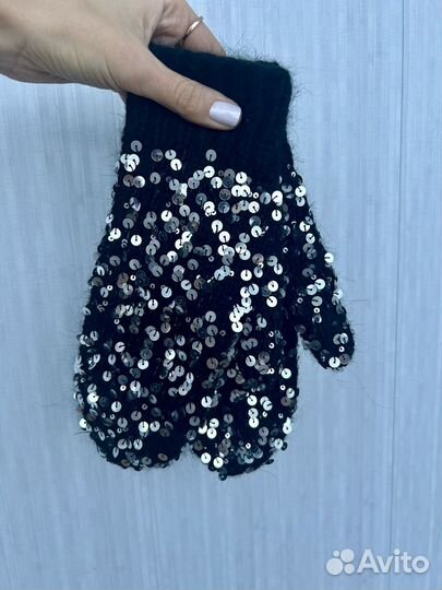 Варежки с пайетками