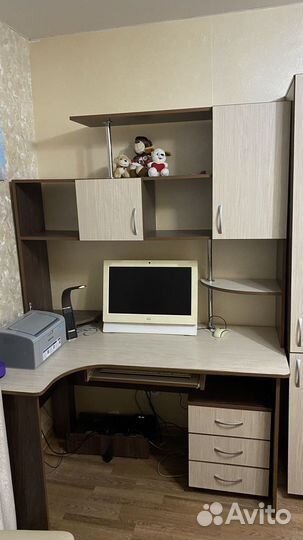 Письменный стол с тумбочкой