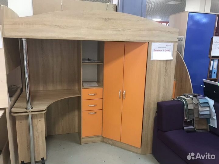 Детская кровать чердак со столом и шкафом