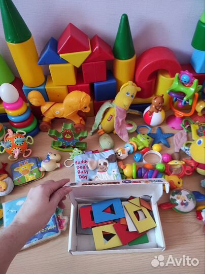Развивающие игрушки для малышей пакетом