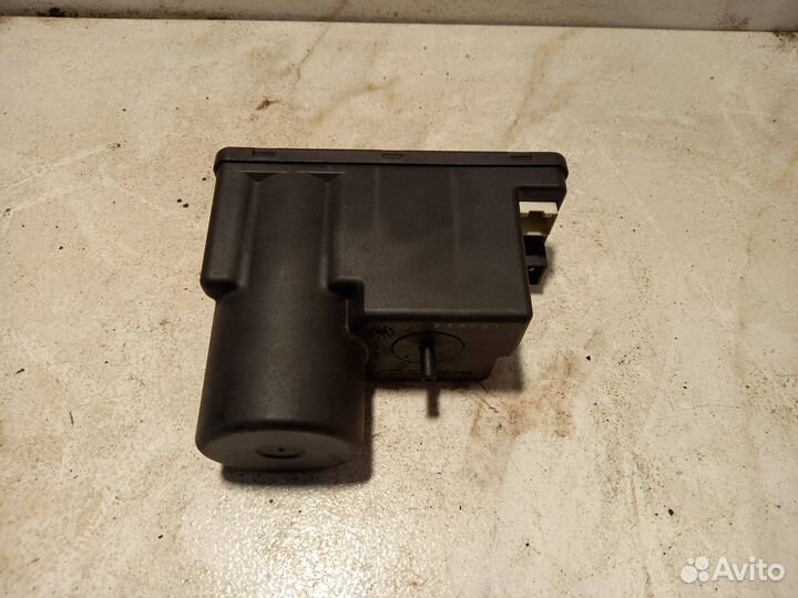 Компрессор центрального замка Audi 100 4A/C4 VDO