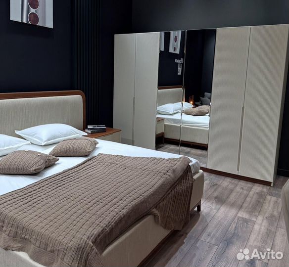 Спальня Наоми