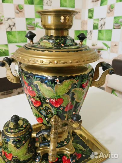 Самовар с подносом и чайником