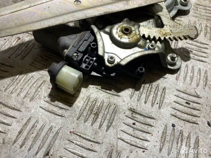 Стеклоподъемник задний правый Mitsubishi L 200