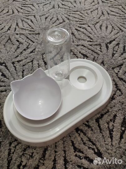 Кормушка для кошки с поилкой