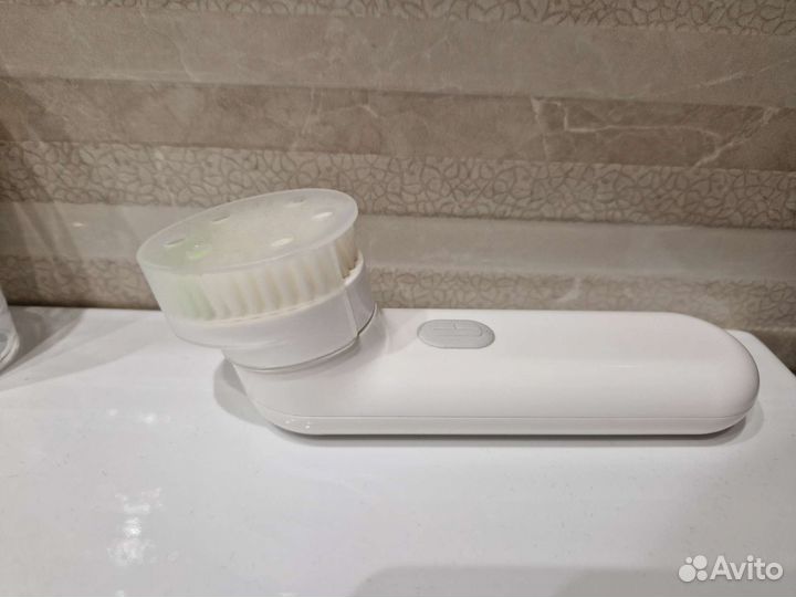 Щетка для лица Clinique