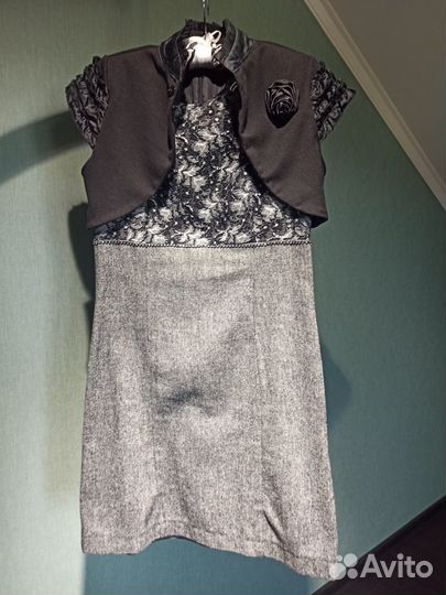 Серое платье