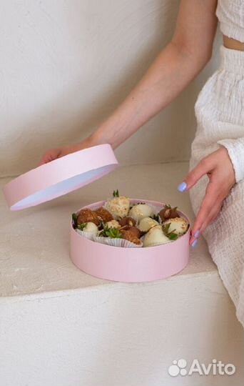 Боксы из клубники в шоколаде