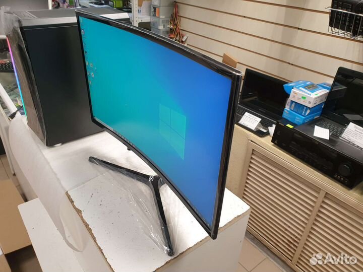 Монитор изогнутый Samsung 27