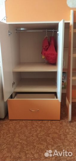 Детская кровать чердак со столом и шкафом бу