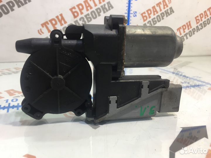 Пежо Моторчик стеклоподъемника задний левый Лев