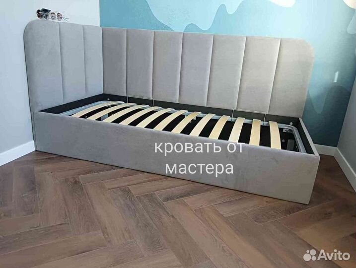 Кровать детская с мягкой спинкой