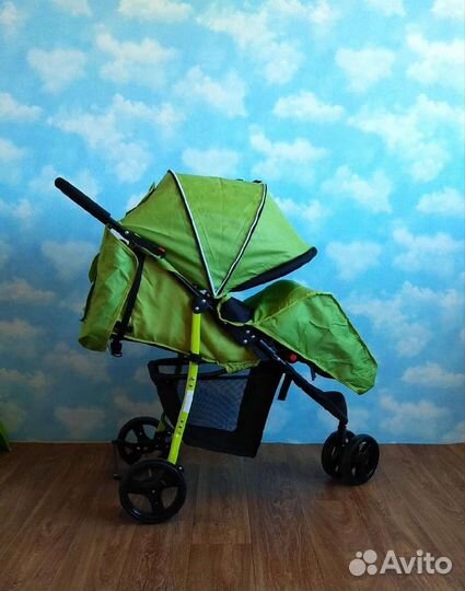 Прогулочная коляска новая