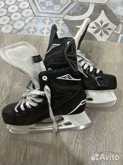 Коньки хоккейные