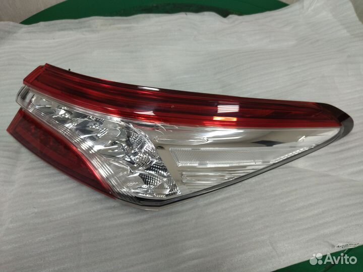 Фонарь задний правый Camry V70