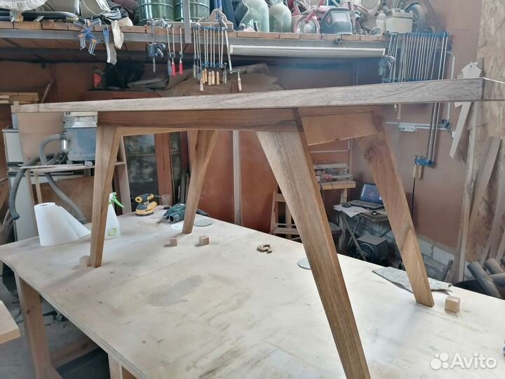 Стол из массива