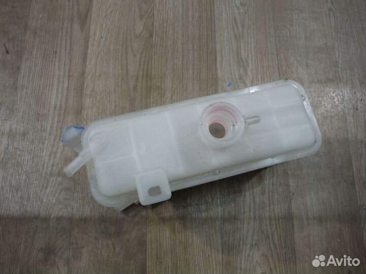 Бачок расширительный Toyota RAV4 (XA40) 2015