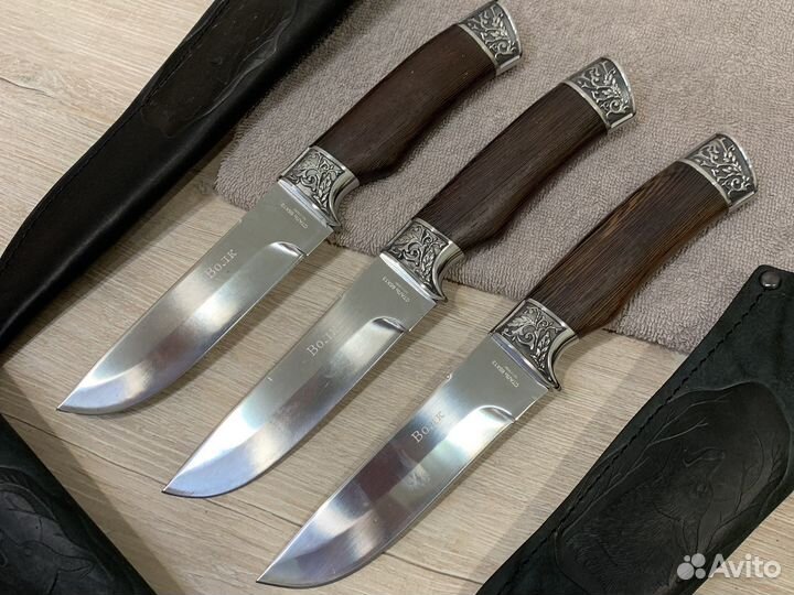 Охотничий нож с кожаными ножнами разделочный