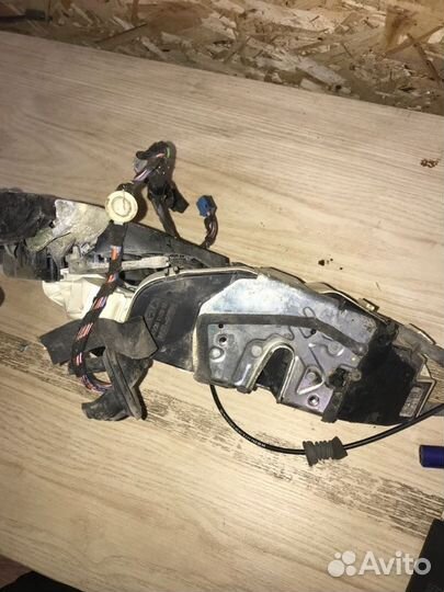 Замок двери задний правый Mercedes S-Class W221