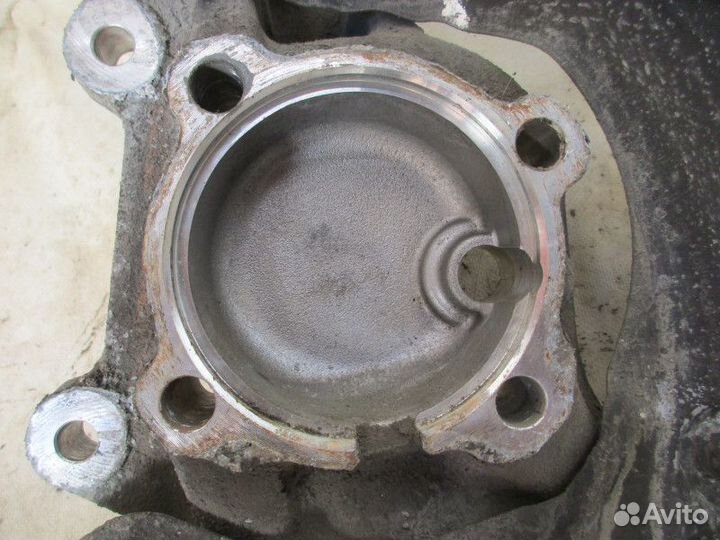 Кулак поворотный передний правый BMW 1-серия E87/E