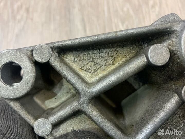 Кронштейн Renault Laguna X74 2.0 F4R713 2004