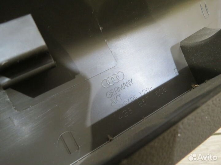 Обшивка крышки багажника правая Audi A7