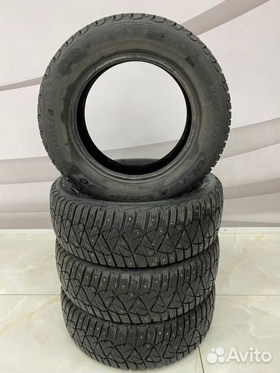 Goodyear Ultragrip 600 215/65 R16 98T