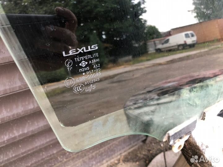 Стекло двери передней правой Lexus Gs450
