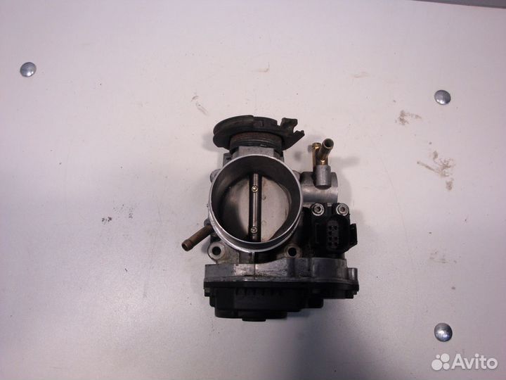 Дроссельная заслонка VW Golf 06A133064J