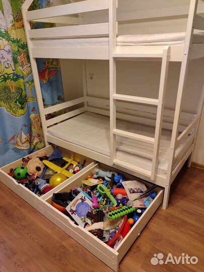 Двухъярусная кровать домик