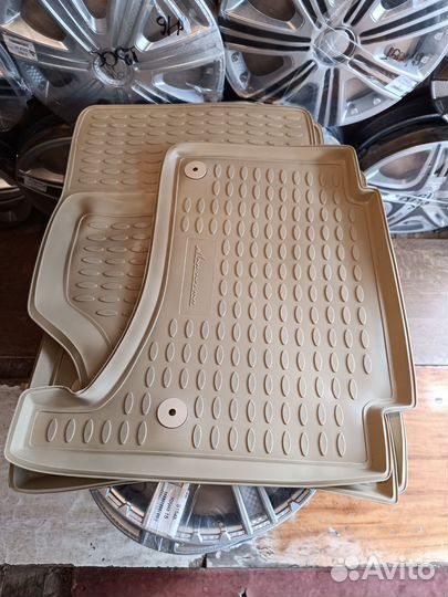 Бежевые коврики на Фольксваген Туарег/2002по2010г