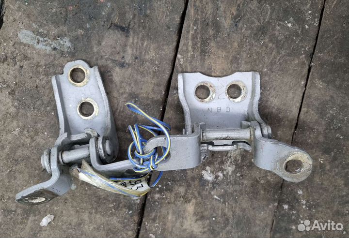 Петли передней правой двери