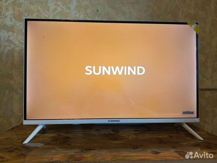 Телевизор SunWind белый 32