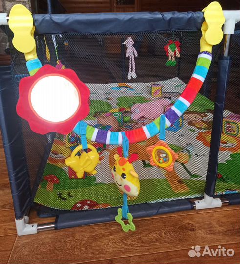 Дуга с игрушками