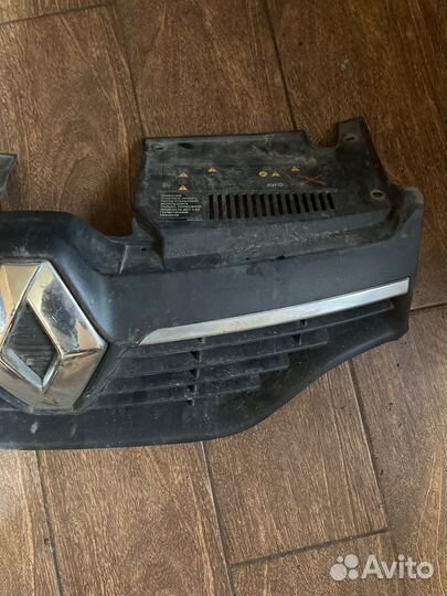 Решетка радиатора Renault Logan 2