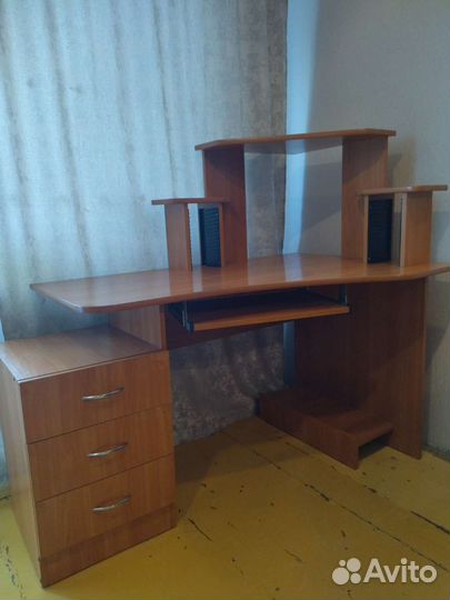 Компьютерный стол