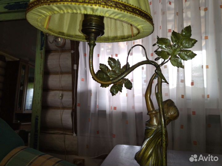 Лампа настольная. Модерн