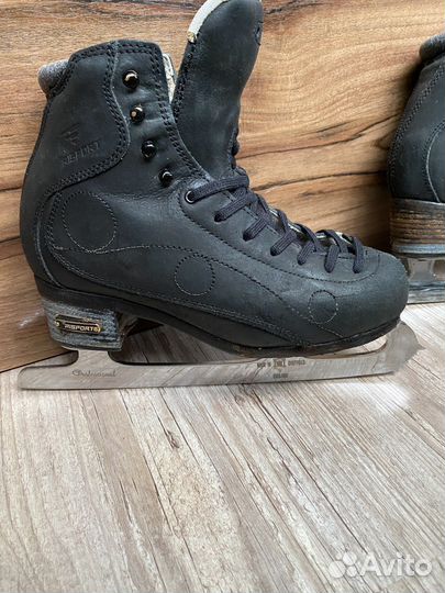 Фигурные коньки Risport Royal Super (Черные)