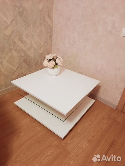 Журнальный столик на колесах