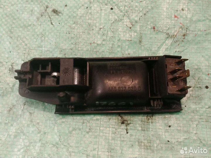 Ручка двери передняя правая Audi А6 C4