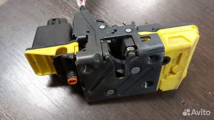 Замок двери задний правый Volvo S60