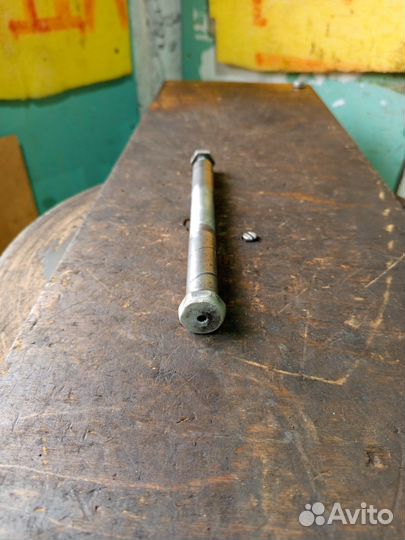 Ось маятника мотоцикла Минск