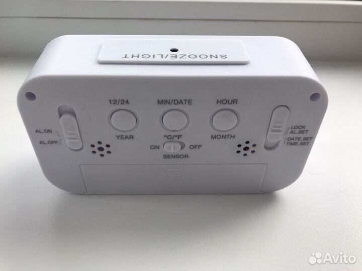 Часы будильник настольные