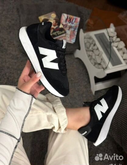 Кроссовки женские new balance