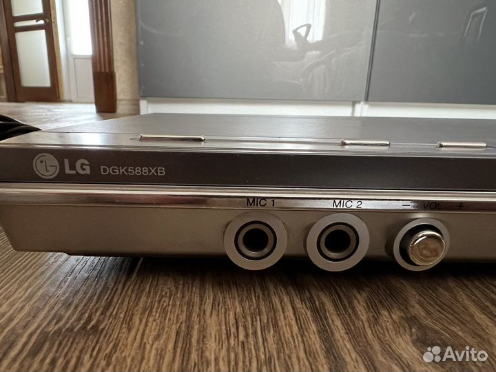 DVD-проигрыватель LG DGK588XB