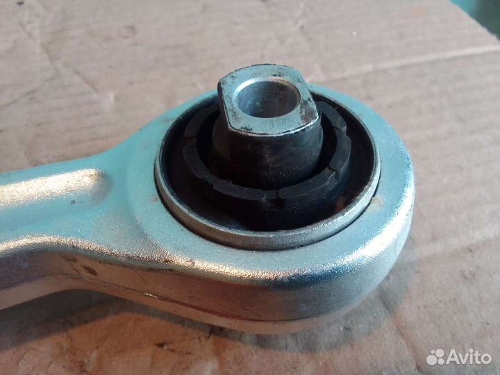 Рычаг передний нижний левый Volkswagen Passat B5